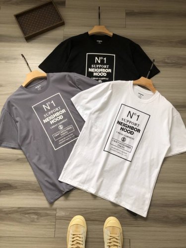 Neihborhood 胸前方块字母Logo印花 男女款圆领短袖半袖T恤. 颜色：白色 灰色 黑色. 尺码：S M L Xl. 材质：原版定织定染250G32支