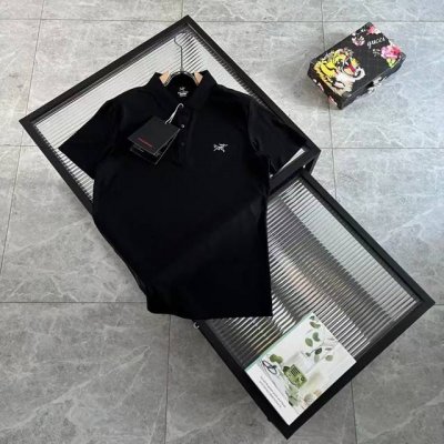 上新 Arcteryx 始祖鸟翻领胸标Logo短袖T恤，男款夏季polo衫短袖，三色可选，商务休闲简约风，上身帅气百搭，夏季必备百搭奢潮单品 高端定制进口丝光珠