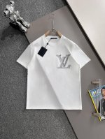 Lv 驴家 2025新款 十字绣手绘工艺Logo Os宽松版型 男女同款 短袖T恤 定制260克100 双纱纯棉面料 定染32支双股螺纹 进口机刺绣工艺 领标吊