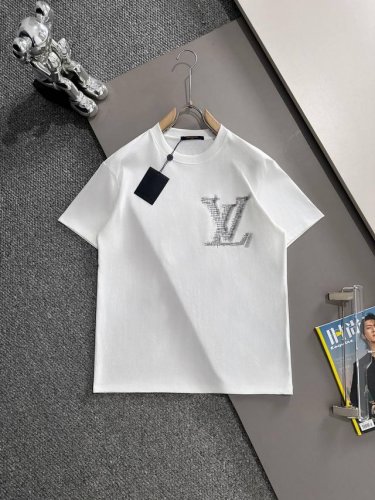 Lv 驴家 2025新款 十字绣手绘工艺Logo Os宽松版型 男女同款 短袖T恤 定制260克100 双纱纯棉面料 定染32支双股螺纹 进口机刺绣工艺 领标吊
