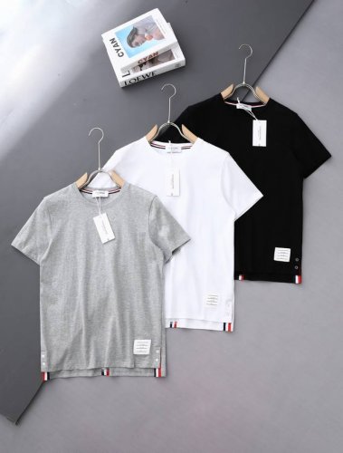 原单贸易正品 Thom Browne 汤姆布朗背后织带T桖， 官网款，款号Bln1257，客供定制面料，辅料，220克60支双股100长绒棉，定制同缸同色高密度