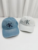 Calvin Klein Ck新款牛仔水洗做旧棒球帽 字母刺绣款鸭舌帽 这个品牌今年鲨疯了，炒鸡火爆的一款，众多网红明星上身 男女同款 时尚又百搭，谁戴谁好看系