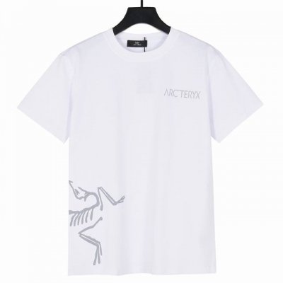 Arcteryx始祖鸟2025春夏新品拼接大鸟Logo印花短袖T恤 面料采用300克重双纱精梳棉，定制32支1*1螺纹，成衣两遍水洗处理，面料舒适亲肤无异感，定