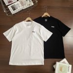 斐乐Fila 基础Logo 圆领短袖T恤 男女同款 -面料采用260G纯棉面料，达到透而不露的黄金平衡点，完美规避透视尴尬，成衣尺寸稳定，多次机洗仍能保持初始廓