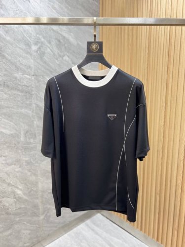 prada 普拉达 2025春夏新品 三标齐全 圆领短袖T恤 好货不用过多介绍 看细节 专柜码数：M-Xxxl 175 140建议L