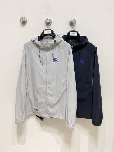 巴宝莉 2025春夏新款男士防晒服轻薄外套，独特订制防晒四面弹面料，卓越的弹性与回弹性，四向拉伸，面料在经纬，横向与纵向及对角线方向均具备弹性，适应大幅度的身体