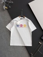 Gucc* 2025最新款短袖T恤，独家260克重磅打造、休闲时尚的尚佳之选。定制高支80支双股纯棉密柔面料、亲肤性极佳。尺码：S- Xxl 微宽松版型