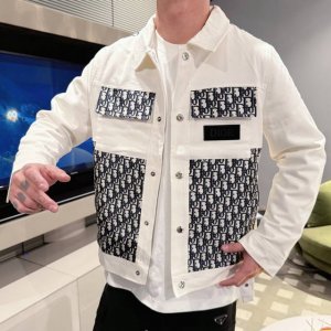 迪奥 顶级版本 2025早春新款水洗字母牛仔外套 闭眼入的一款 上身无敌百搭好看 原版开模定制Logo 牛仔水洗多次调整保证颜色饱和度无差 五金皮料都是开模定制