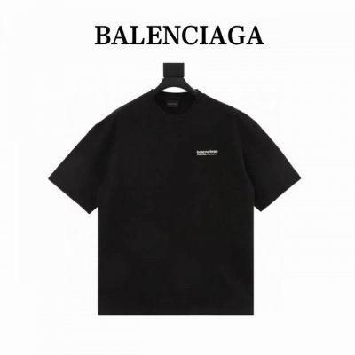 balenciag 巴黎世家 新款年份限定几何图形Logo字母T恤 本款T恤延续了巴黎家经典款的简约与大方 黑银拼色字母印花设计适穿洋气不落俗 面料是原版定制的