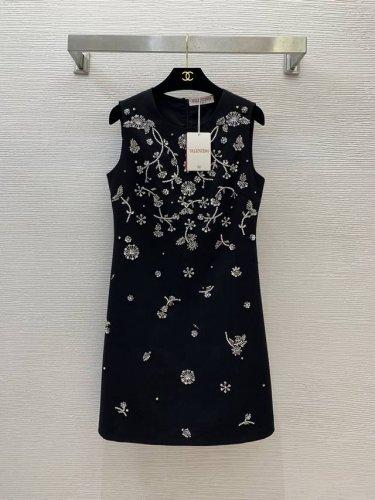 款号G25041068 Valentin*O华伦家新款 高端定制重工花枝串珠装饰修身显瘦无袖背心连衣裙！杏色、粉色、黑色、 M码：胸围88，腰围78，裙长88