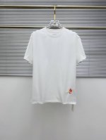 Bv2025春夏新款男女同款短袖T恤，最新款全网独家首上！！~既经典有时尚百搭，谁不爱啊，将经典再次展现，非常的耐看，自带低奢光环与辨识度！传统的品牌理念和现代