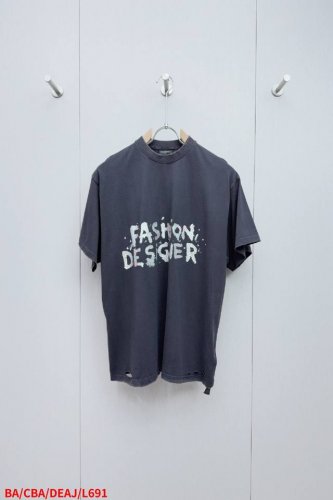 L691 Bablcg巴黎世家粉沙金印花做旧短袖Yb购入打版，采用26支纯棉双纱面料，洗水后约280克，螺纹搭配活性十字螺纹，面料舒适亲肤，透气吸汗，印花采用高