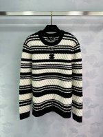 Chane*秋冬撞色条纹针织长袖 白富美必入减龄神器 自带奢华高级氛围感 经典版型百搭不挑人，刺绣双C点缀 时髦又高级 1色3码Sml 。 P300