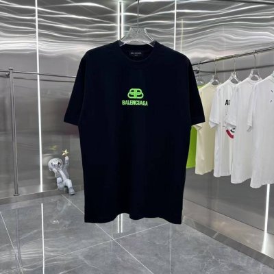 Bal 2025春夏新款 圆领短袖T恤 发泡印花工艺 男女同款宽松版 S M L Xl Xxl 五个码 颜色：黑色 白色 灰色 粉色 咖啡色