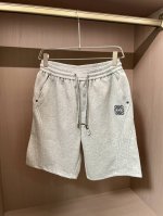loewe 2025夏季短裤！百搭松紧腰休闲五分裤！松紧腰 两侧插袋 面料采用客供定织高支纯棉料，上身透气，柔软亲肤，手感细腻、 腰部针织松紧腰加抽绳，上身不用