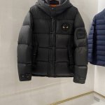 350G白鸭绒充绒量独家版本] Fendi ｜芬迪秋冬最新独家定制款羽绒服！！衣身刻满品牌独特字母Logo设计 甄选客供100%棉纶材质制作而成，面料拥有极为优