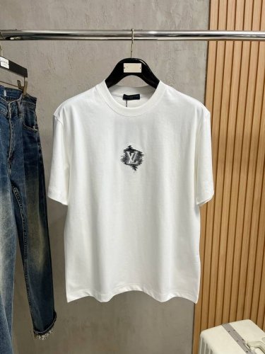 sslv纯棉最新面料经典标识图案Logo时尚简约潮流短袖，最顶级的品质专柜原单短袖，顶级制作工艺进口面料，专柜款独特设计，采用进口高端订制面料。官网在售！面料版