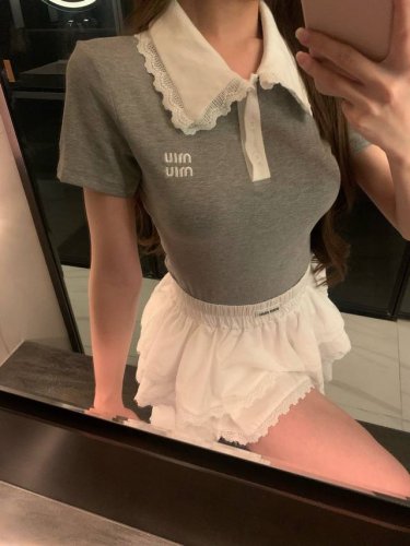 短袖 裙子 Miumiu缪缪字母刺绣撞色蕾丝花边Polo翻领短袖 蕾丝边蓬蓬蛋糕裙 款号：25670505327 颜色：图片色 尺码：Sml S码80-95斤