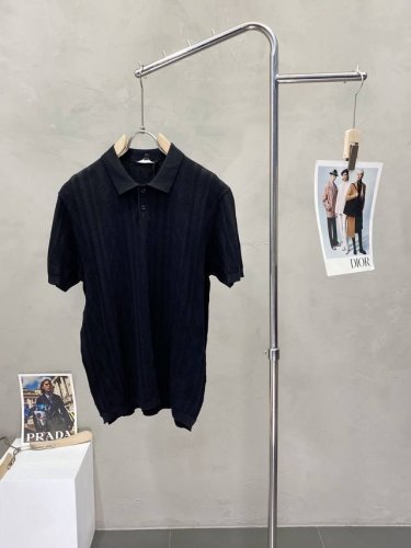 Zegna杰尼亚独家专供最新时尚短袖。经典设计感与颜值爆棚的短袖 品质更是无法挑剔品控可以直接入手，不容过错的高端臻品！通过细节图片便可感受到它强悍的气场，时尚