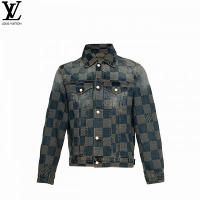 louis Vuitton 路易威登 25Ss 棋盘格怀旧牛仔外套 这款经典牛仔夹克以标志性的3D Damier为特色，其纹理提花和“Marque L.Vuit