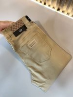 guc*I古家 2025早春新款时尚商务休闲裤，休闲西裤物料选用纯棉面料。斜纹肌理....展现休闲裤裤自然垂坠感勾勒出自若与儒雅。日常穿着更加舒适，抗皱面料展现