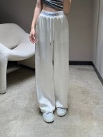 Loew* 25Ss春夏新款 缎面Logo压花休闲长裤丨独家高版出品！满足日常需求的各种搭配时髦精必收单品颜色非常的高级 宽松阔腿的版型 松紧高腰的设计 包容性