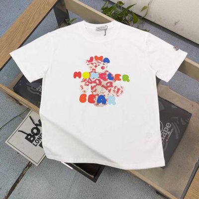 款号 Dx532 高版本 2025新款Moncler蒙口玩偶熊图案Logo印花休闲情侣宽松短袖T恤 独一无二的活性环保面料染色 32支双纱精梳纯棉爽滑手感 纯棉