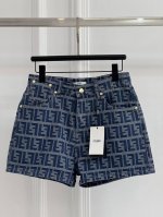 Fendi 芬迪 25Ss张若昀同款 满印提花牛仔裤 双F满印提花牛仔裤时尚感十足 设计上，双 F 满印提花彰显奢华独特，强烈视觉冲击又显时尚品味；版型超正，完