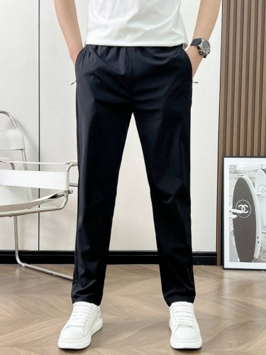 140 helly Hansen/Hh 男士高弹轻薄舒适日常休闲训练梭织长裤速干裤 考杜拉面料，锦纶+氨纶，高弹耐磨，环保抗皱。 镭射打孔工艺，便于通风散热，有