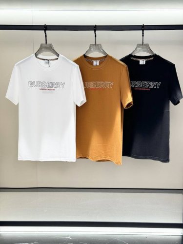 Burberry 巴宝莉，2025夏季最新款，专柜同步有售，原单狠货，时尚休闲圆领短袖T恤，上身很有特点！吸睛而有亮点，进口原版面料，顶级刺绣工艺字母图案装饰L