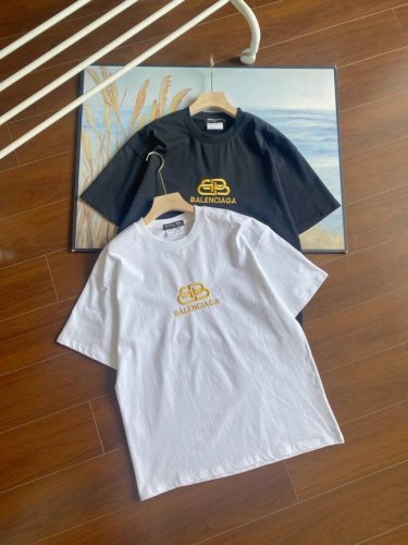 刺绣款！ Balenciaga巴黎世家锁扣经典款金色超大刺绣短袖 面料：规格采用实打实280G 100%纯棉 定织定染！ 从面料到辅料全部跟足Zp 整件做法采用