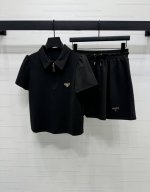 p360上新原单高端品质 Prad*2025春夏最新系列！ 翻领上衣抽绳短裙套装！定制Yb斜纹全棉材质 舒适软糯 穿搭洋气 翻领上衣半身抽绳短裙套装 领口半开襟