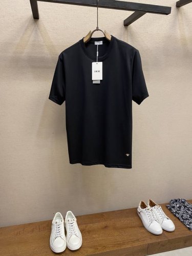 Dior，小迪下摆金线蜜蜂刺绣纯棉短袖T恤 时髦百搭小蜜蜂经典T，小迪高级极简系列，宽松Os版型裁剪，不挑人款！客供高克重针织纯棉布面料，手感非常扎实，柔软亲肤