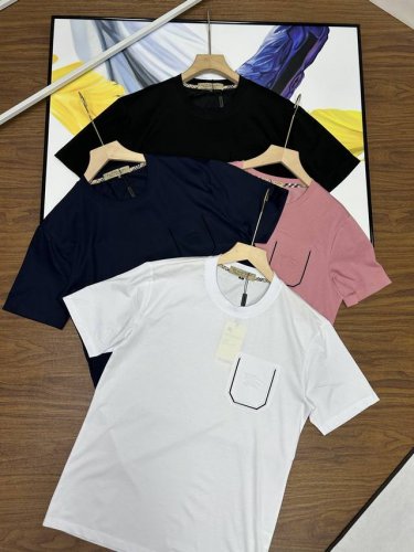 Burberry巴宝莉Bbr 冰丝速干 博柏利男士短袖T恤巴宝莉男士官网同款春夏新品，细节精致完美，做工无可挑剔。吸湿速干凉爽透气。区别于一般棉料的软塌感，蜂窝