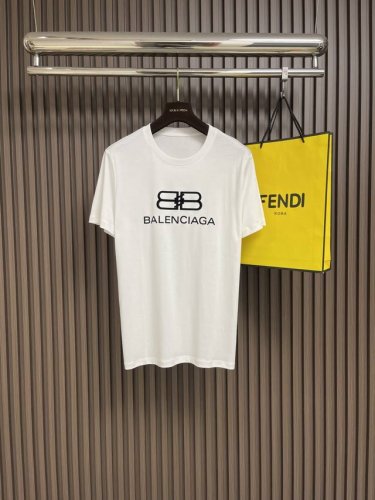 balenciaga 印花Logo圆领短袖T恤，定织定染百分百纯棉双股面料 成衣洗水 前幅高清扫描图案完美还原激光定位机印 领口罗纹面料定织定染色 整体走线平直