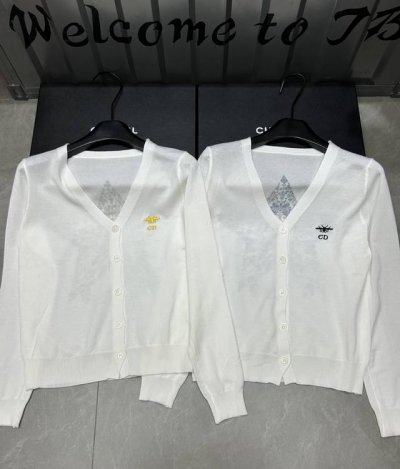 新品上线 款号:27362# #Cd后五角星开衫实拍图