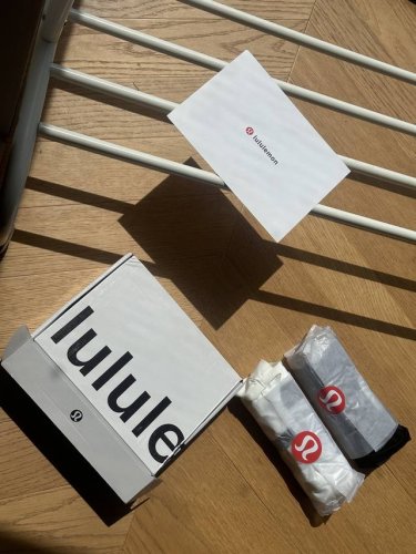 供 两件装 Lululemon露露乐蒙 25Ss 夏季无袖坎肩式背心 一盒2件 黑色 白色 M-Xxl 采用由X-Static技术舒适伸展，遇汗水不易粘腻肌肤，