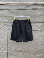 Lv 2025春夏新款男士休闲短裤 高端货简洁时尚大方 定制原版进口面料 简洁利落又清爽 品质做工细节经得起任何形式检验简约大方百搭款 上身优雅帅气 焕然一新的