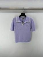 miumi*上新细节 25 夏季新款翻领钉珠短袖 面料 细腻柔软 弹力十足 精致翻领短袖版型 半开襟领设计 袖口和衣摆轮廓压褶包边相呼应 细节满分 胸前Logo