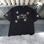 louis Vuitton 路易威登Lv 2025新款多巴胺彩色老花Logo刺绣短袖圆领T恤 面料采用320G %纯棉双纱面料 同缸定染特种加粗32支双股1X1