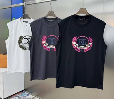 d&G*杜嘉-班纳25S新款背心男女同款！新品推荐.皇家经典Dg皇室造型立体印花精致细腻，品牌字母图形经典呈献.简直太完美了。情侣搭配效果更佳！！！优选240G