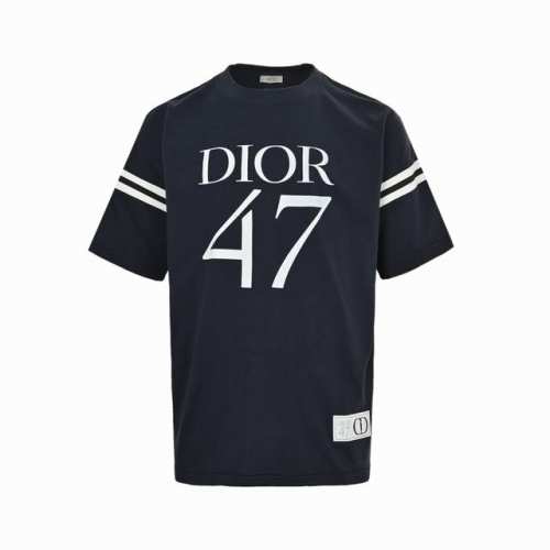 dior 迪奥 Cd47字母印花短袖 面料采用21支双精梳紧密纺纱，洗后310克加密平纹布，运用进口防掉色活性染料对板定染对色，袖口织带采用提花罗纹横机对板定织