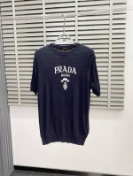 prada普拉达独家专供新款原单男士休闲针织短袖 高端定制 高端版本 时尚百搭爆款进口面料 手感超柔软细腻 穿着亲肤舒适 高端精品 代工厂p精细做工 上身非常赞