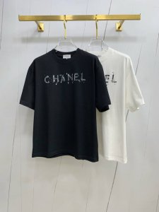 ss香奈儿纯棉最新面料经典标识图案Logo时尚简约潮流短袖，最顶级的品质专柜原单短袖，顶级制作工艺进口面料，专柜款独特设计，采用进口高端订制面料。官网在售！面料