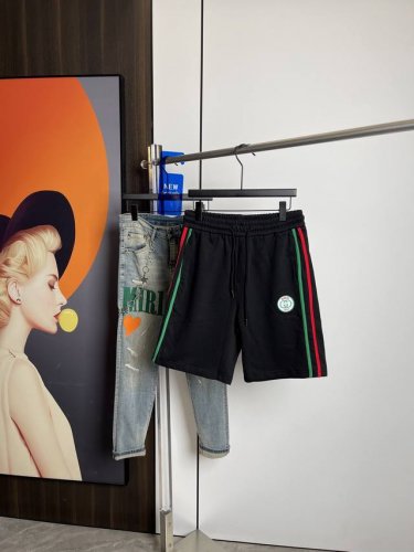 Gucci2025春夏新品短裤！原版印花刺绣字母Logo，三标齐 帅气时尚，简约百搭款。纯棉面料.穿着透气舒适！黑米白两色！码数：Xs-L 宽松版型 Xs码可以