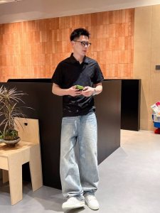 L牌*修身版型M-Xxxl 顶级黑白双色立体暗纹提花polo翻领短袖，潮流简约款细致工艺专柜面料，经典元素融合打造，经典短袖3标齐全，潮男时尚，无论是上身舒适度