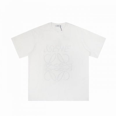 Loewe 罗意威24Ss春夏新款拼接Logo图案刺绣短袖T恤 定制250G全棉双纱紧密爽滑面料，布面干净，布纹清晰，手感非常细腻扎实，更加力挺 万针刺绣工艺，