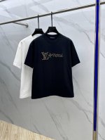 Louis Vuitton 路易威登 2025Fw春夏新品圆领打底外穿T恤，立体感Logo常规半袖纯棉打底T恤，棉，手感面糯有骨感，柔而有韧性。工艺处理，韧性和