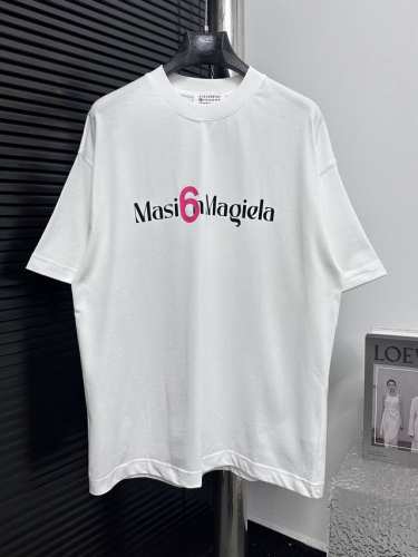 Maison Margiela 马吉拉24Ss字母数字印花T恤短袖 Logo标识精致升级，灵感源自八十年代复古原版面料官方同款短袖T恤 面料手感非常舒服春夏砖柜