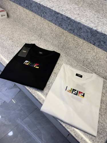 Find芬迪2025春夏新品短袖T恤施华洛钻 专属260克纯棉专柜25 Ss新品热卖 胸前形象图案Medusa仿手绘工艺印花！一款比较抽象概念设计，彰显个性潮流